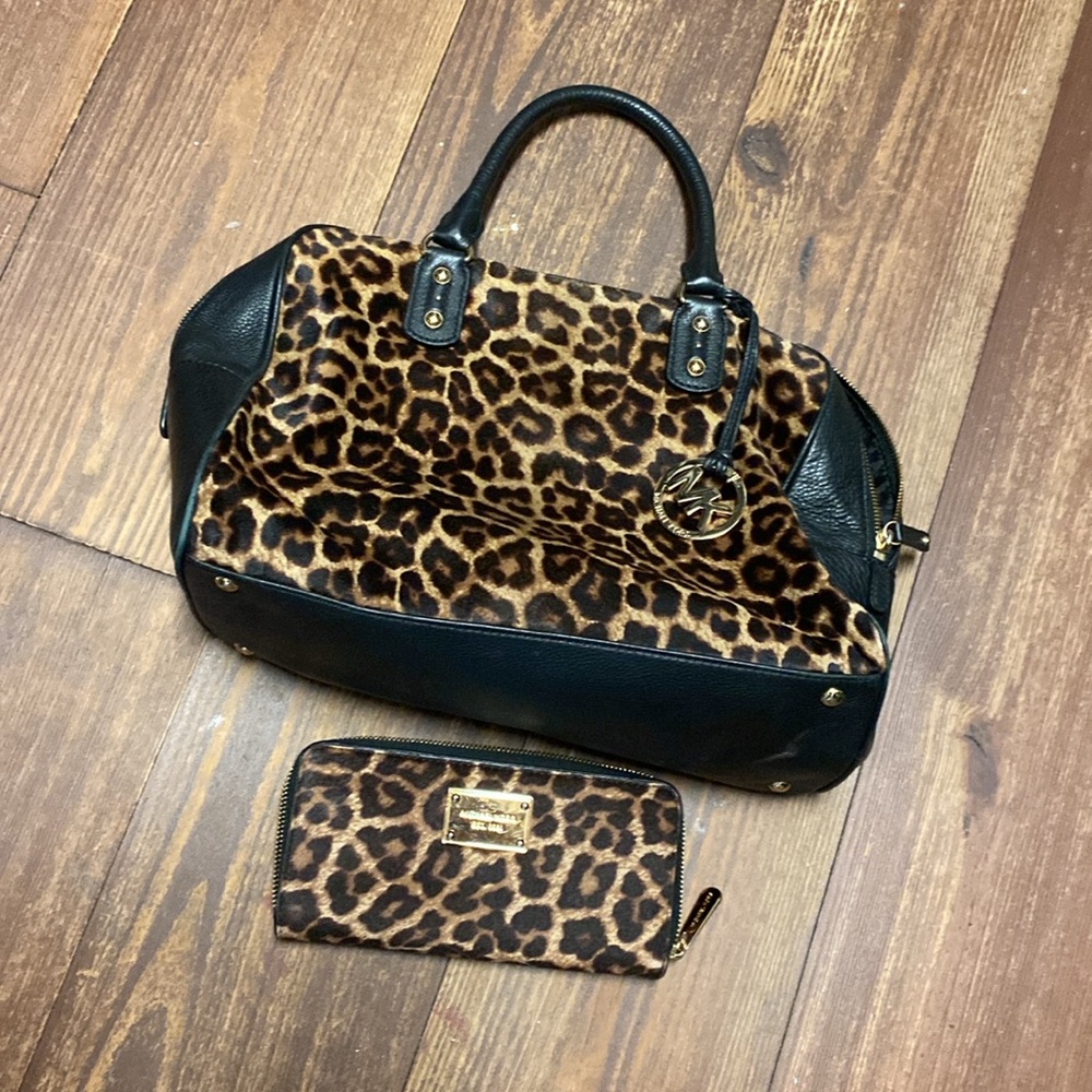 Michael, Kors preowned bag, and wallet set great condition 2 items